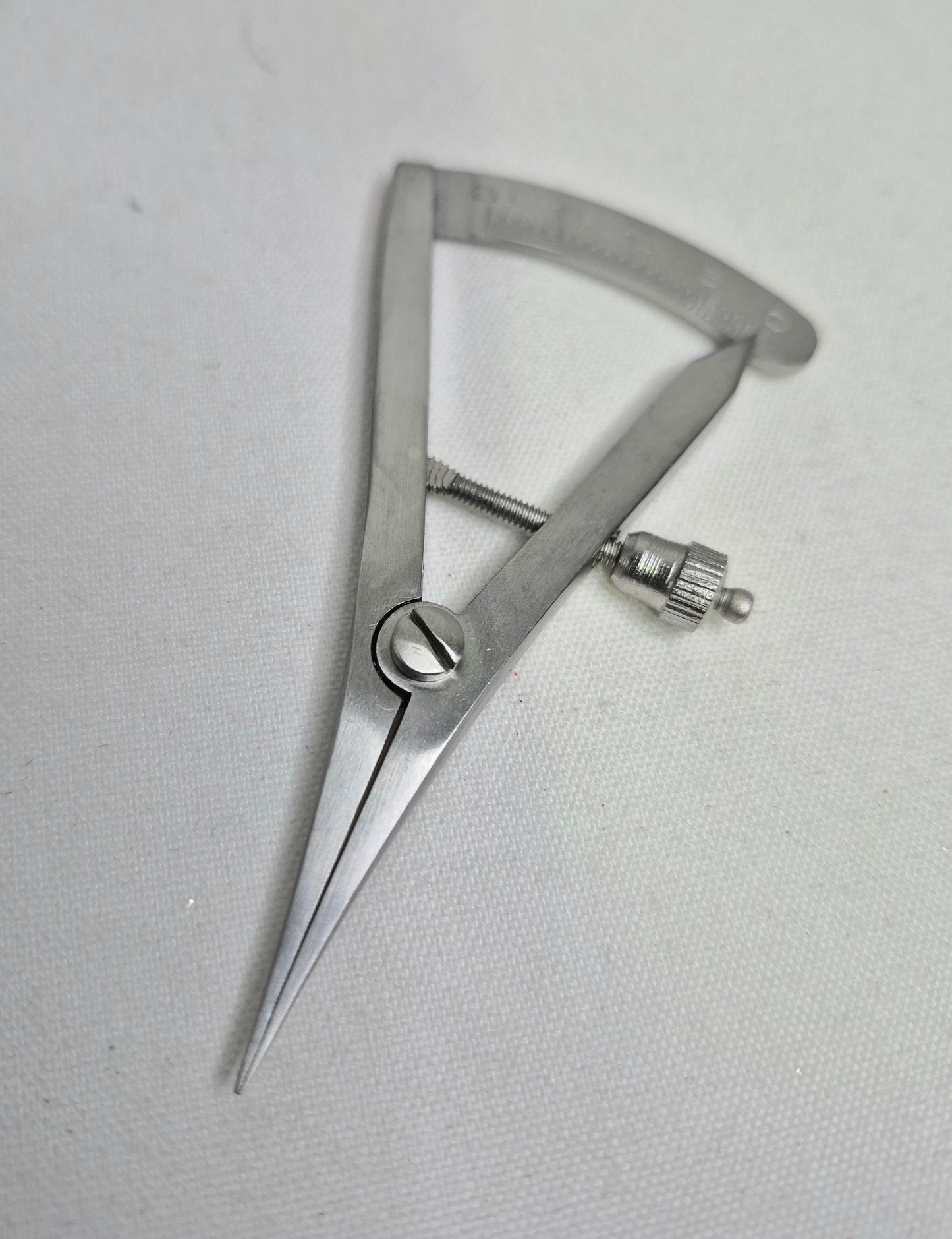 Castroviejo Caliper (measuring gauge)