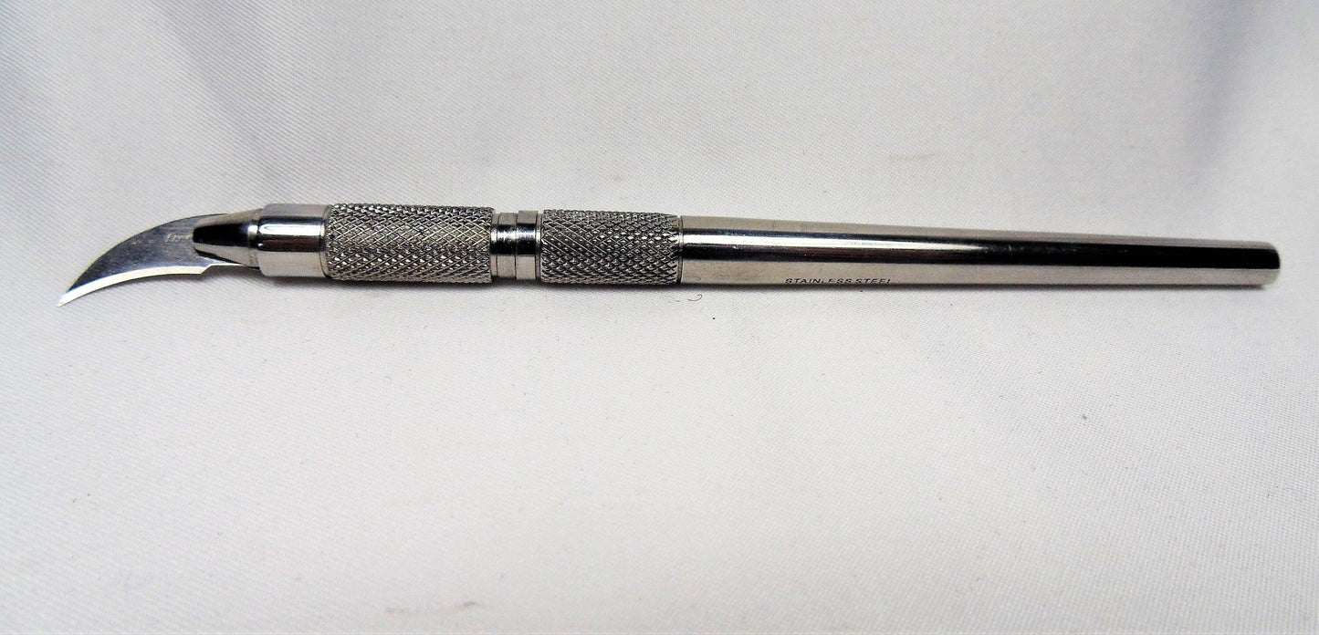 Seam ripper with replaceable blades, round handle
