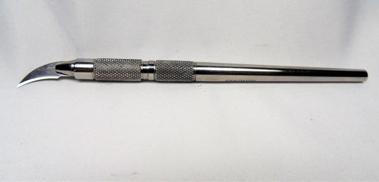 Seam ripper with replaceable blades, round handle