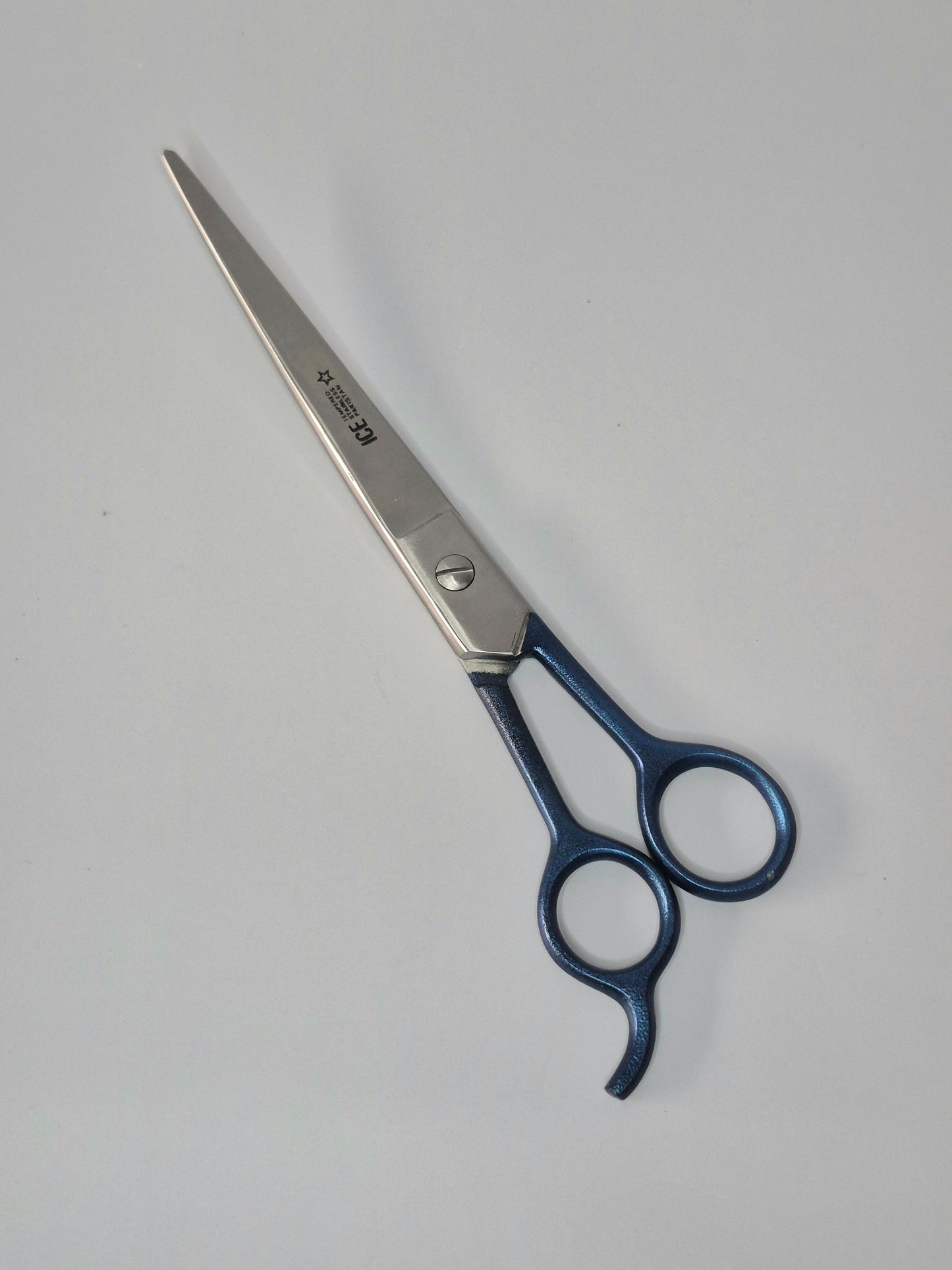 grooming shear 8.5 in curved, blue handle