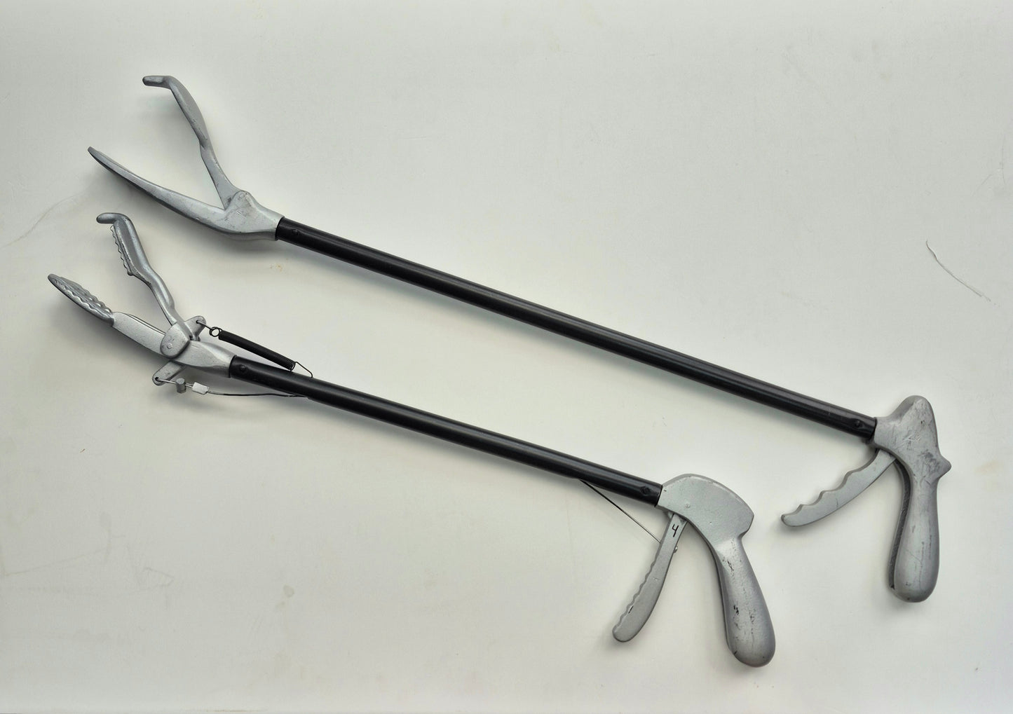 Reptile grabbing tool, cobra style (2 sizes available)