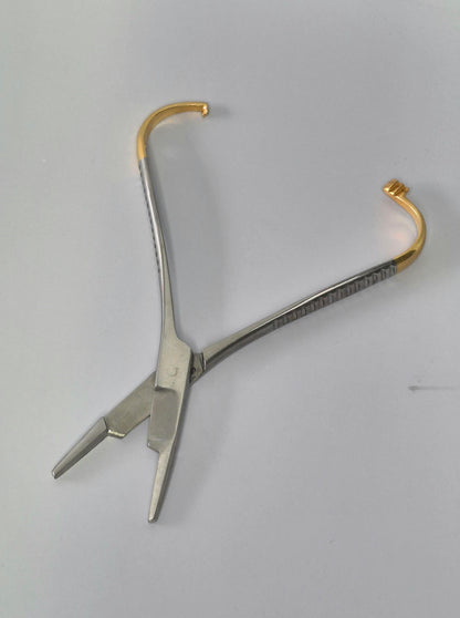 Matheiu Olsen Needle Holder (Clamp with scissors) 5.5"